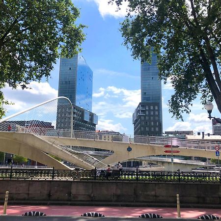 Apartamento Frente Al Guggenheim. Urbanizacion De Lujo En El Centro Bilbao Extérieur photo